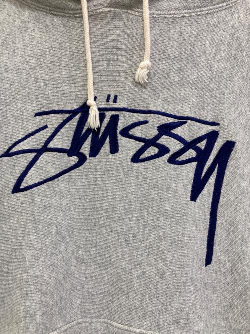 Champion（チャンピオン）Champion (チャンピオン) stussy (ステューシー) REVERSE WEAVE 刺繍 パーカー　C8-G121 グレー×パープル サイズ:MEDIUMの古着・服飾アイテム
