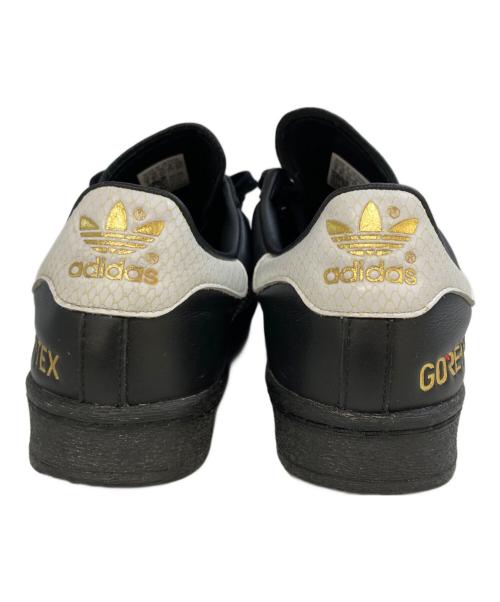 adidas（アディダス）adidas (アディダス) SUPERSTAR 82 GTX atmos“GID-SNK” CBLACK/FTWWHT/GOLDMT　ID3265 ブラック サイズ:270の古着・服飾アイテム