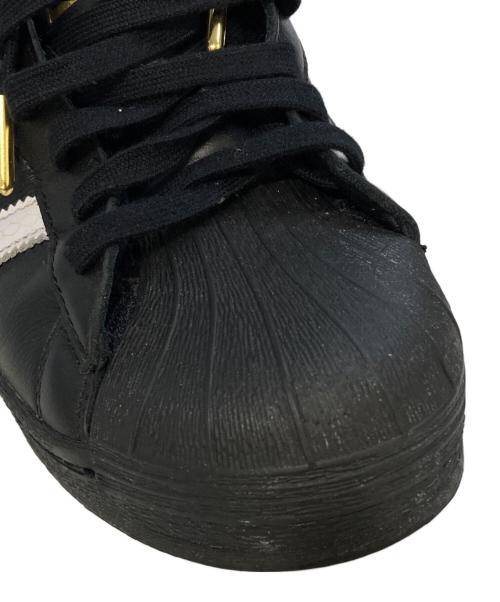 adidas（アディダス）adidas (アディダス) SUPERSTAR 82 GTX atmos“GID-SNK” CBLACK/FTWWHT/GOLDMT　ID3265 ブラック サイズ:270の古着・服飾アイテム