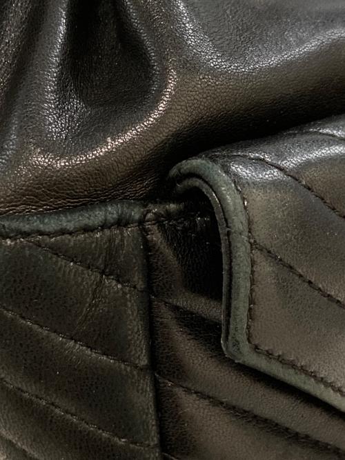 Saint Laurent Paris（サンローランパリ）Saint Laurent Paris (サンローランパリ) ジョー マテラッセ シェブロン レザー ミニ バケットバッグ　GUE701631 ブラックの古着・服飾アイテム