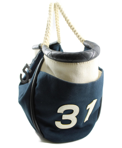 CHANEL（シャネル）CHANEL (シャネル) No.5チャームロープハンドルキャンバスバッグ ネイビー サイズ:以下参照 チョコバー　イタリア製　の古着・服飾アイテム