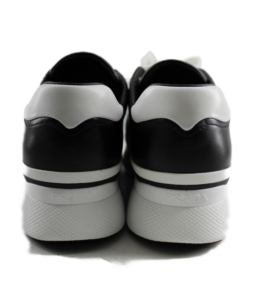 PRADA（プラダ）PRADA (プラダ) ツートンカラースニーカー ブラック×ホワイト サイズ:38.5 未使用品 1E5571　箱付の古着・服飾アイテム