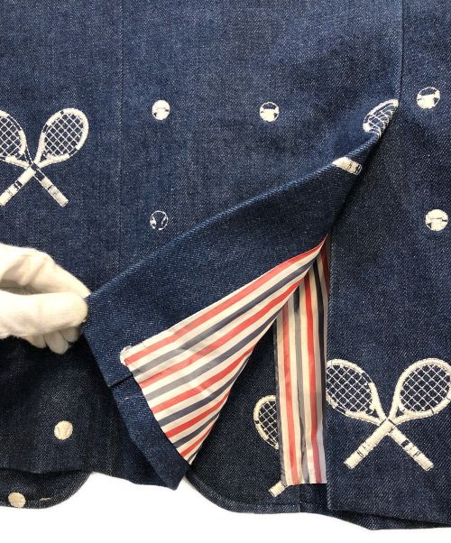 Thom Browne（トムブラウン）Thom Browne (トムブラウン) 刺繍デニムテーラードジャケット インディゴ サイズ:SIZE 3の古着・服飾アイテム