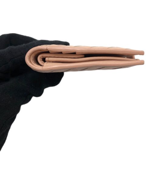 BOTTEGA VENETA（ボッテガベネタ）BOTTEGA VENETA (ボッテガベネタ) イントレチャート2つ折り財布 ピンクの古着・服飾アイテム