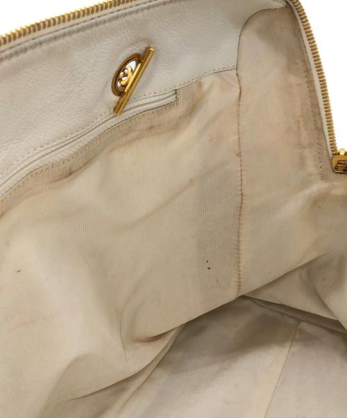 CHANEL（シャネル）CHANEL (シャネル) デカココマークショルダーバッグ ホワイトの古着・服飾アイテム