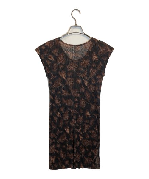 ISSEY MIYAKE（イッセイミヤケ）ISSEY MIYAKE (イッセイミヤケ) プリーツノースリーブワンピース ブラウン サイズ:SIZE 3の古着・服飾アイテム