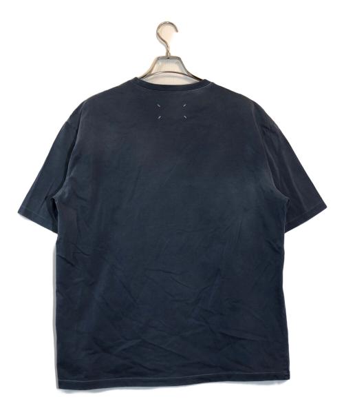 Maison Margiela（メゾンマルジェラ）Maison Margiela (メゾンマルジェラ) オーバーサイズ オーバーダイ ロゴTシャツ ネイビー サイズ:Sの古着・服飾アイテム