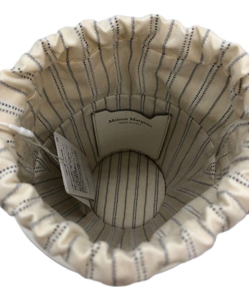 Maison Margiela（メゾンマルジェラ）Maison Margiela (メゾンマルジェラ) ファイヤ バケットバッグ ショルダーバッグ ベージュの古着・服飾アイテム