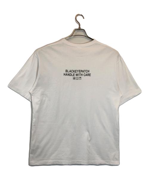 THE BLACK EYE PATCH（ブラックアイパッチ）THE BLACK EYE PATCH (ブラックアイパッチ) 取扱注意プリントカットソー ホワイト サイズ:SIZE XLの古着・服飾アイテム