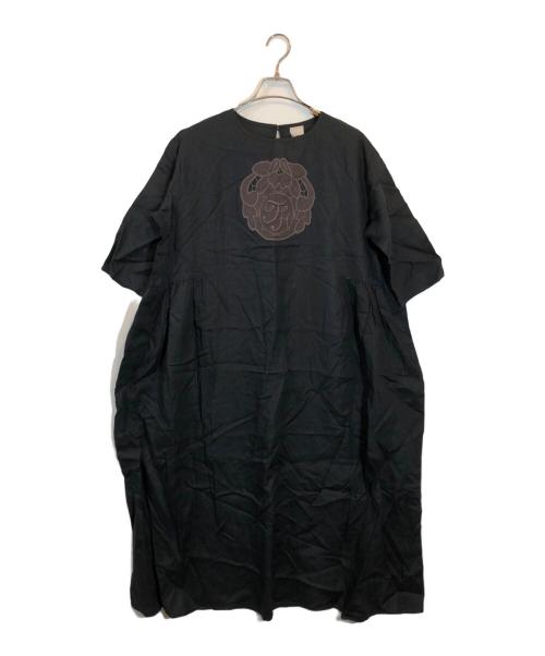 TSUHARU by samansa Mos2（ツハル バイ サマンサモスモス）TSUHARU by Samansa Mos2 (ツハル バイ サマンサモスモス) モノグラム刺繍パーツレースワンピース ブラック サイズ:SIZE Free 未使用品の古着・服飾アイテム