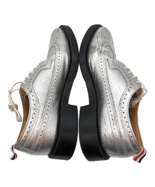 Thom Browne（トムブラウン）Thom Browne (トムブラウン) ウィングチップシューズ シルバー サイズ:SIZE US 8の古着・服飾アイテム