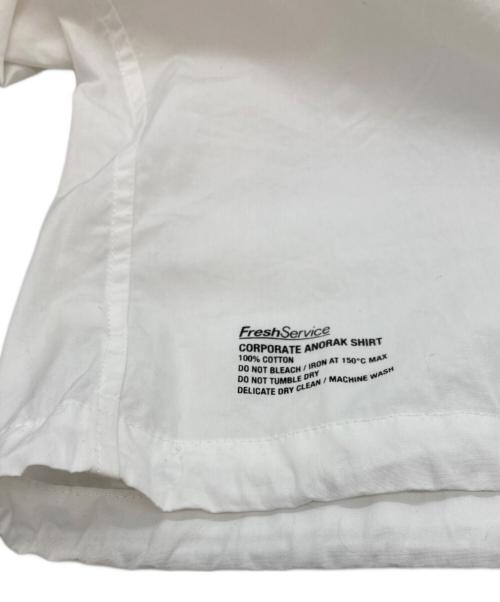FreshService（フレッシュサービス）FreshService (フレッシュサービス) CORPORATE ANORAK SHIRT ホワイト サイズ:FREEの古着・服飾アイテム