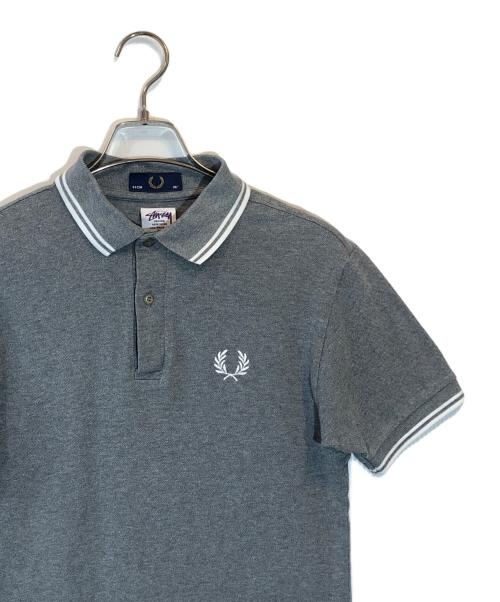 stussy（ステューシー）stussy (ステューシー) FRED PERRY (フレッドペリー) ポロシャツ グレー サイズ:SIZE Sの古着・服飾アイテム