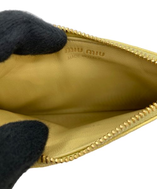 MIU MIU（ミュウミュウ）MIU MIU (ミュウミュウ) カードケース イエローの古着・服飾アイテム