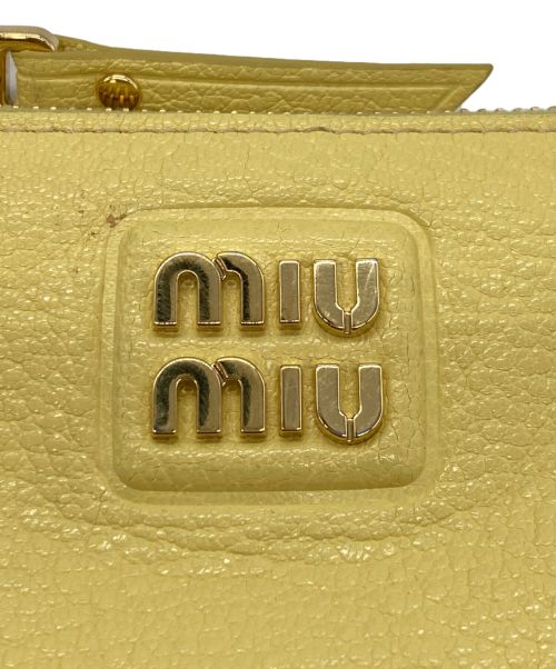 MIU MIU（ミュウミュウ）MIU MIU (ミュウミュウ) カードケース イエローの古着・服飾アイテム