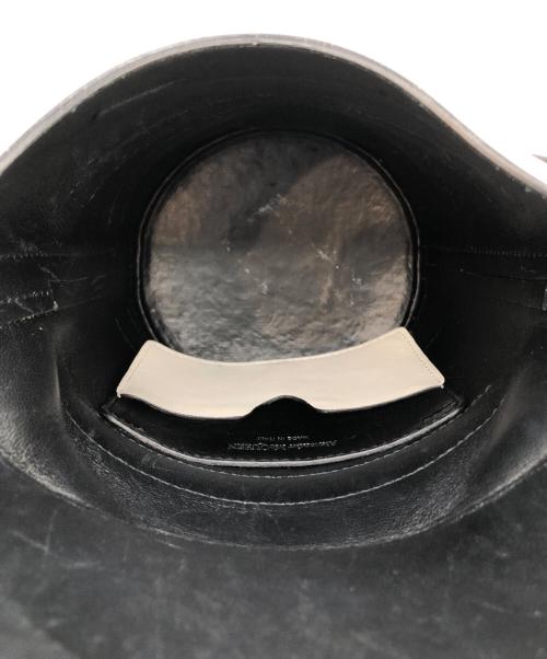 ALEXANDER McQUEEN（アレキサンダーマックイーン）ALEXANDER McQUEEN (アレキサンダーマックイーン) カーブクロスバケットバッグ ブラック×ホワイトの古着・服飾アイテム