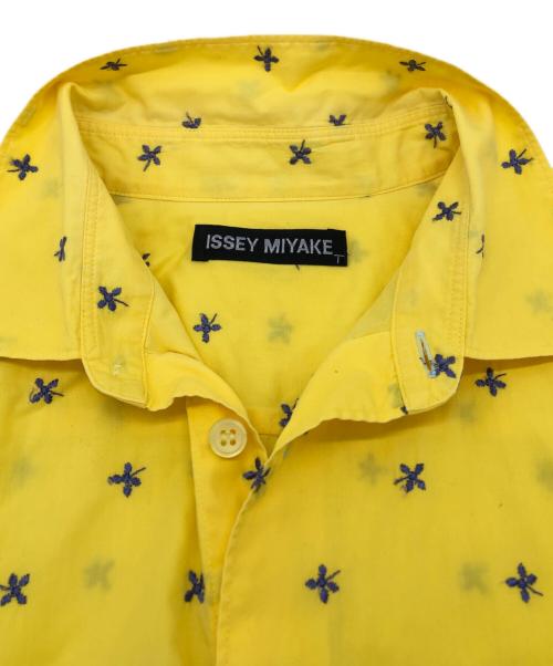 ISSEY MIYAKE（イッセイミヤケ）ISSEY MIYAKE (イッセイミヤケ) 刺繍デザイン半袖シャツ イエロー サイズ:3の古着・服飾アイテム