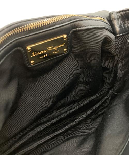 Salvatore Ferragamo（サルヴァトーレ フェラガモ）Salvatore Ferragamo (サルヴァトーレ フェラガモ) ヴァラ リボンチェーンショルダーバッグ ブラックの古着・服飾アイテム