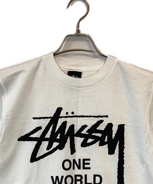 stussy（ステューシー）stussy (ステューシー) FRAGMENT DESIGN (フラグメントデザイン) One World. One Love. One Heart ホワイト サイズ:Sの古着・服飾アイテム