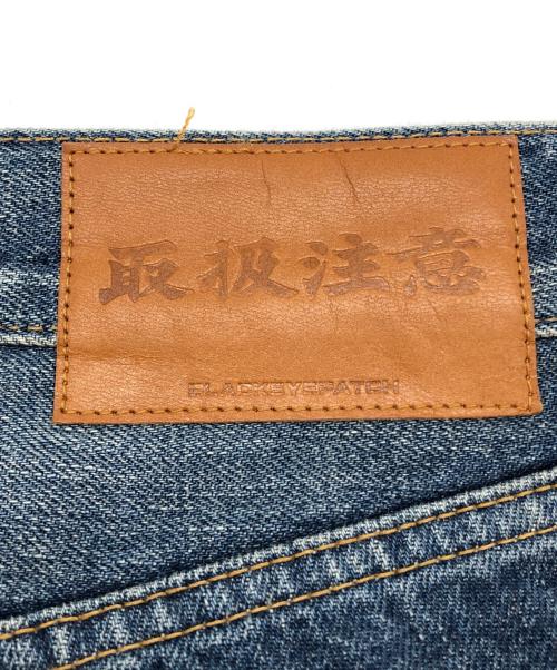 BlackEyePatch（ブラックアイパッチ）BlackEyePatch (ブラックアイパッチ) 家紋デニムパンツ インディゴ サイズ:SIZE 30の古着・服飾アイテム