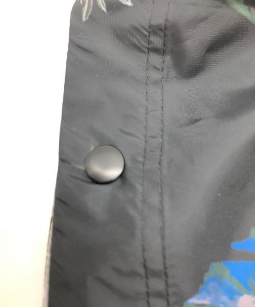 NIKE（ナイキ）NIKE (ナイキ) TECI+PACK (テックパック) AS M NSW TP PONCHO FLRL BLACK/BLACK マルチカラー サイズ:Mの古着・服飾アイテム