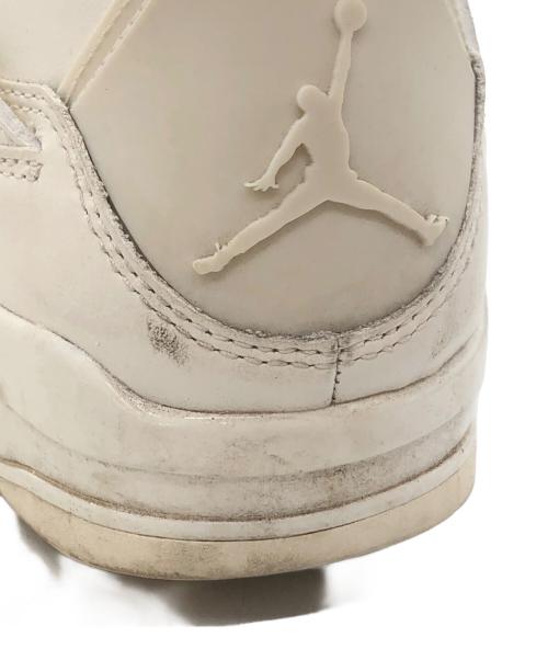 NIKE（ナイキ）NIKE (ナイキ) エアジョーダン4 レトロ ホワイト アンド ゴールド サイズ:SIZE US 9.5の古着・服飾アイテム