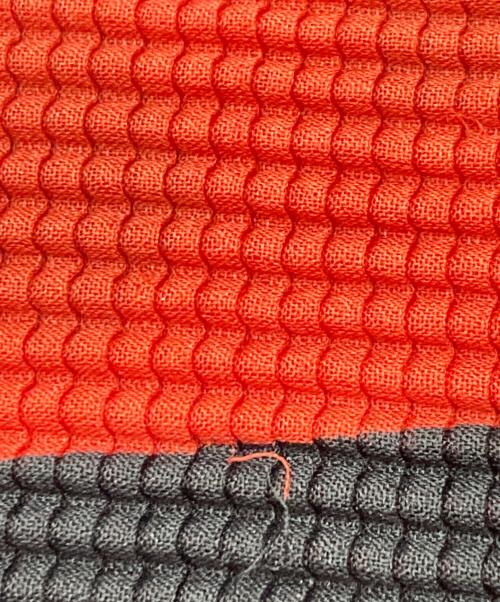 ISSEY MIYAKE me（イッセイ ミヤケ ミー）ISSEY MIYAKE ME (イッセイ ミヤケ ミー) プリーツカットソー レッド サイズ:下記参照の古着・服飾アイテム