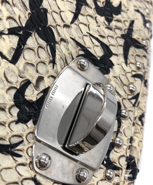 MIU MIU（ミュウミュウ）MIU MIU (ミュウミュウ) パイソンチェーンショルダーバッグ ベージュ サイズ:下記参照の古着・服飾アイテム