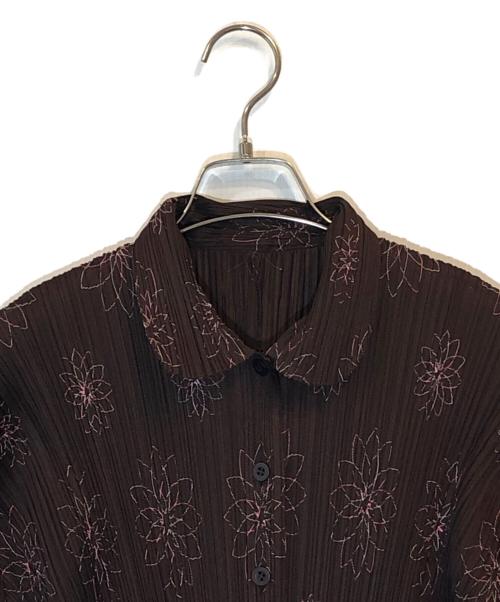 PLEATS PLEASE（プリーツプリーズ）PLEATS PLEASE (プリーツプリーズ) フラワーステッチプリーツシャツ ブラウン サイズ:SIZE 3の古着・服飾アイテム