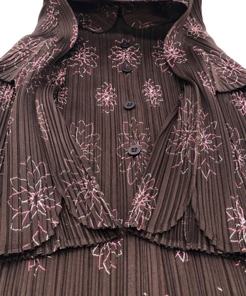 PLEATS PLEASE（プリーツプリーズ）PLEATS PLEASE (プリーツプリーズ) フラワーステッチプリーツシャツ ブラウン サイズ:SIZE 3の古着・服飾アイテム
