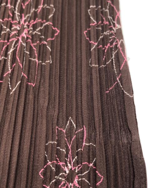 PLEATS PLEASE（プリーツプリーズ）PLEATS PLEASE (プリーツプリーズ) フラワーステッチプリーツシャツ ブラウン サイズ:SIZE 3の古着・服飾アイテム