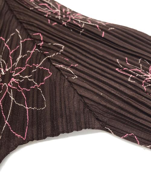 PLEATS PLEASE（プリーツプリーズ）PLEATS PLEASE (プリーツプリーズ) フラワーステッチプリーツシャツ ブラウン サイズ:SIZE 3の古着・服飾アイテム