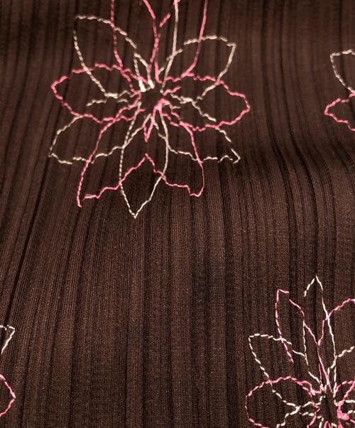 PLEATS PLEASE（プリーツプリーズ）PLEATS PLEASE (プリーツプリーズ) フラワーステッチプリーツシャツ ブラウン サイズ:SIZE 3の古着・服飾アイテム