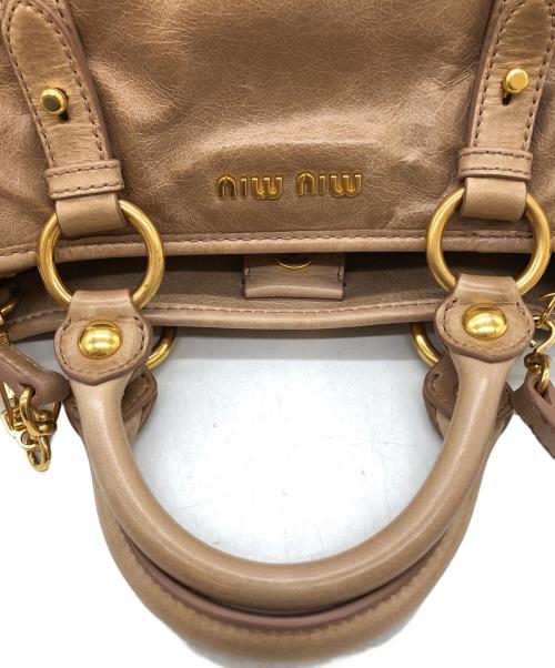 MIU MIU（ミュウミュウ）MIU MIU (ミュウミュウ) 2wayハンドバッグ ベージュの古着・服飾アイテム