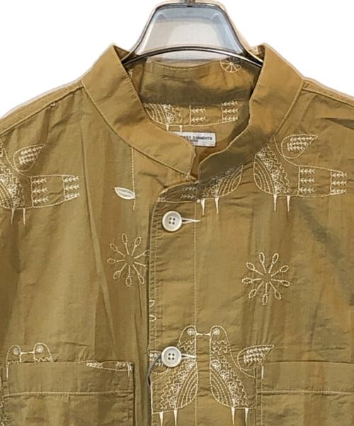 Engineered Garments（エンジニアドガーメンツ）Engineered Garments (エンジニアド ガーメンツ) Dayton Shirt - Bird Embroidery Cotton Sheeting ベージュ サイズ:Mの古着・服飾アイテム