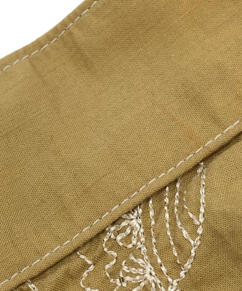 Engineered Garments（エンジニアドガーメンツ）Engineered Garments (エンジニアド ガーメンツ) Dayton Shirt - Bird Embroidery Cotton Sheeting ベージュ サイズ:Mの古着・服飾アイテム