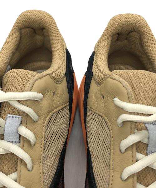 adidas（アディダス）adidas (アディダス) YEEZY BOOST 700 ENFAMB ベージュ×オレンジ サイズ:28ｃｍの古着・服飾アイテム