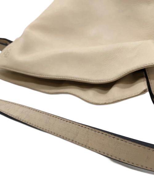 LOEWE（ロエベ）LOEWE (ロエベ) フラメンコショルダーバッグ ホワイトの古着・服飾アイテム