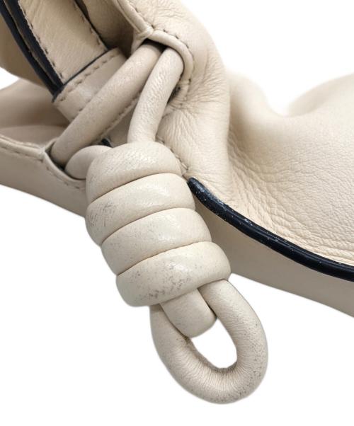 LOEWE（ロエベ）LOEWE (ロエベ) フラメンコショルダーバッグ ホワイトの古着・服飾アイテム