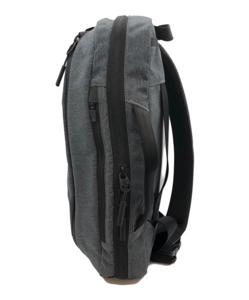 AER（エアー）Aer (エアー) TRAVEL SLING 2 グレーの古着・服飾アイテム