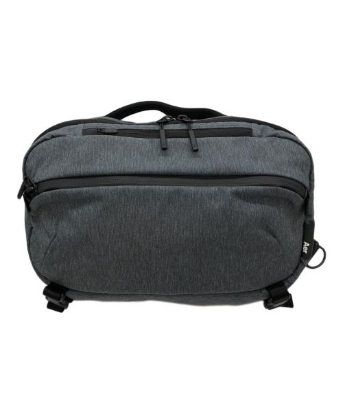 AER（エアー）Aer (エアー) TRAVEL SLING 2 グレーの古着・服飾アイテム