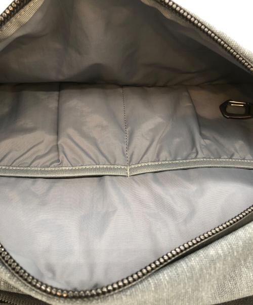 AER（エアー）Aer (エアー) TRAVEL SLING 2 グレーの古着・服飾アイテム