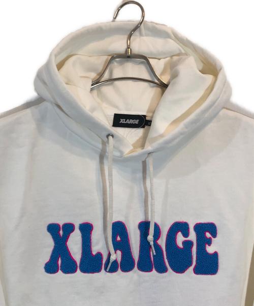 X-LARGE（エクストララージ）X-LARGE (エクストララージ) FLOWER PULLOVER HOODED SWEAT ホワイト サイズ:SIZE XL 未使用品の古着・服飾アイテム