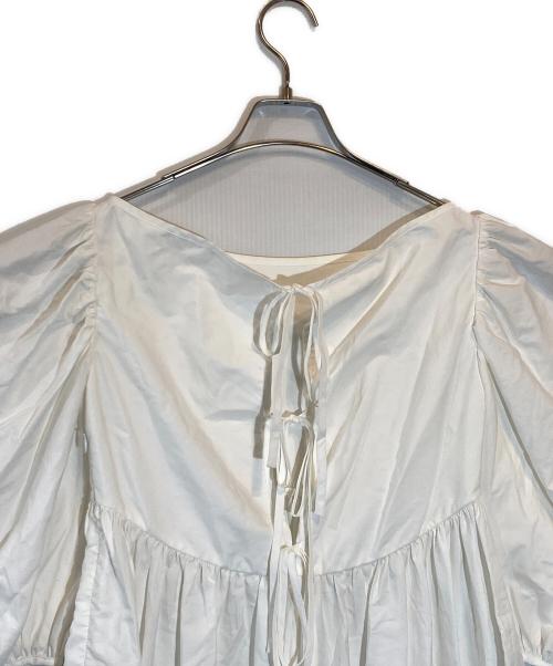 CECILIE BAHNSEN（セシリーバンセン）Cecilie Bahnsen (セシリーバンセン) バックリボン ティアードワンピース ホワイト サイズ:SIZE Freeの古着・服飾アイテム