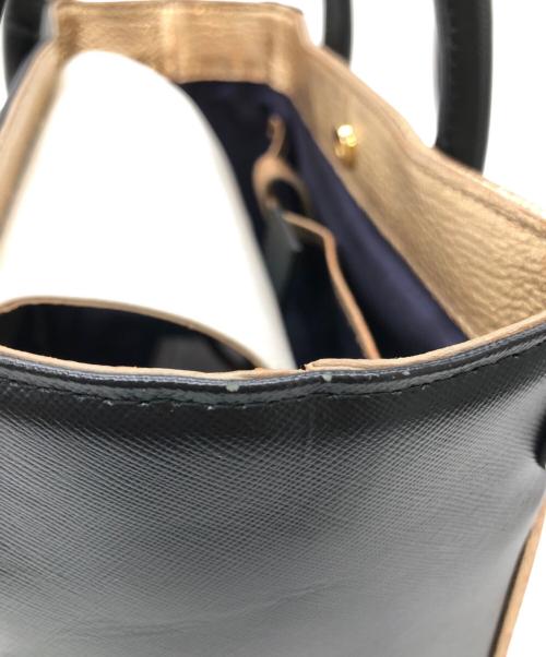 A.D.M.J.（エーディーエムジェイ）A.D.M.J. (エーディーエムジェイ) カードケース付きハンドバッグ ホワイト×ブラックの古着・服飾アイテム