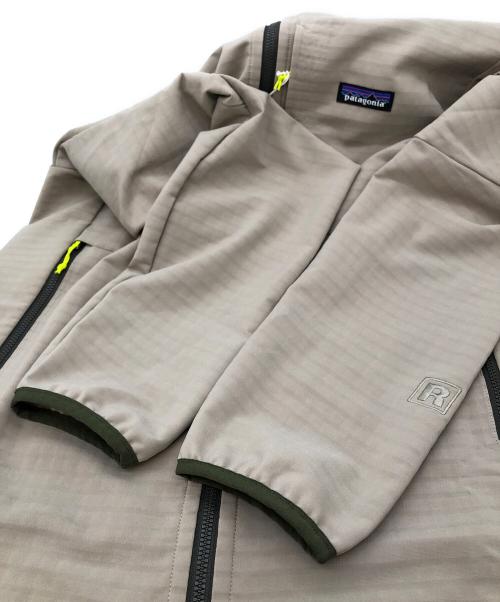 Patagonia（パタゴニア）Patagonia (パタゴニア) R1 テックフェイス・フーディ ベージュ サイズ:SIZE Sの古着・服飾アイテム