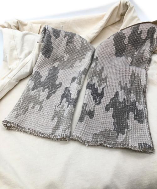 fafa（フェフェ）fafa (フェフェ) CAMO DOUBLE SLEEVE TEE アイボリー サイズ:SIZE Mの古着・服飾アイテム