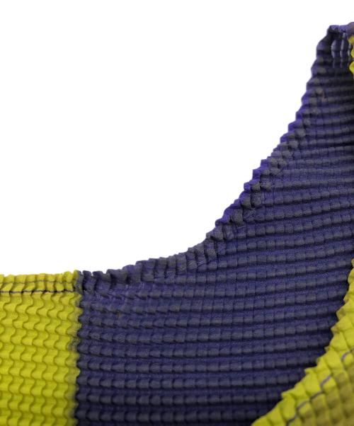 me ISSEY MIYAKE（ミーイッセイ ミヤケ）me ISSEY MIYAKE (ミーイッセイ ミヤケ) プリーツカットソー パープル×イエロー サイズ:不明の古着・服飾アイテム