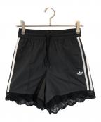 adidasアディダス）の古着「レース トリム スリーストライプス パンツ」｜ブラック