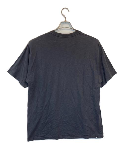 Hysteric Glamour（ヒステリックグラマー）Hysteric Glamour (ヒステリックグラマー) DENNIS MORRIS/SID 1977 Tシャツ グレー サイズ:XLの古着・服飾アイテム